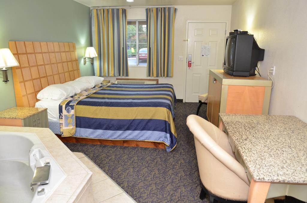 Econo Lodge Portland Airport Eksteriør bilde